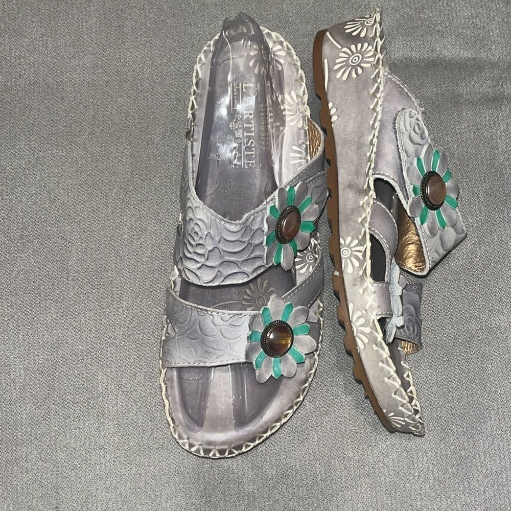 L'Artiste Gray and Green Floral Women's Sandals
